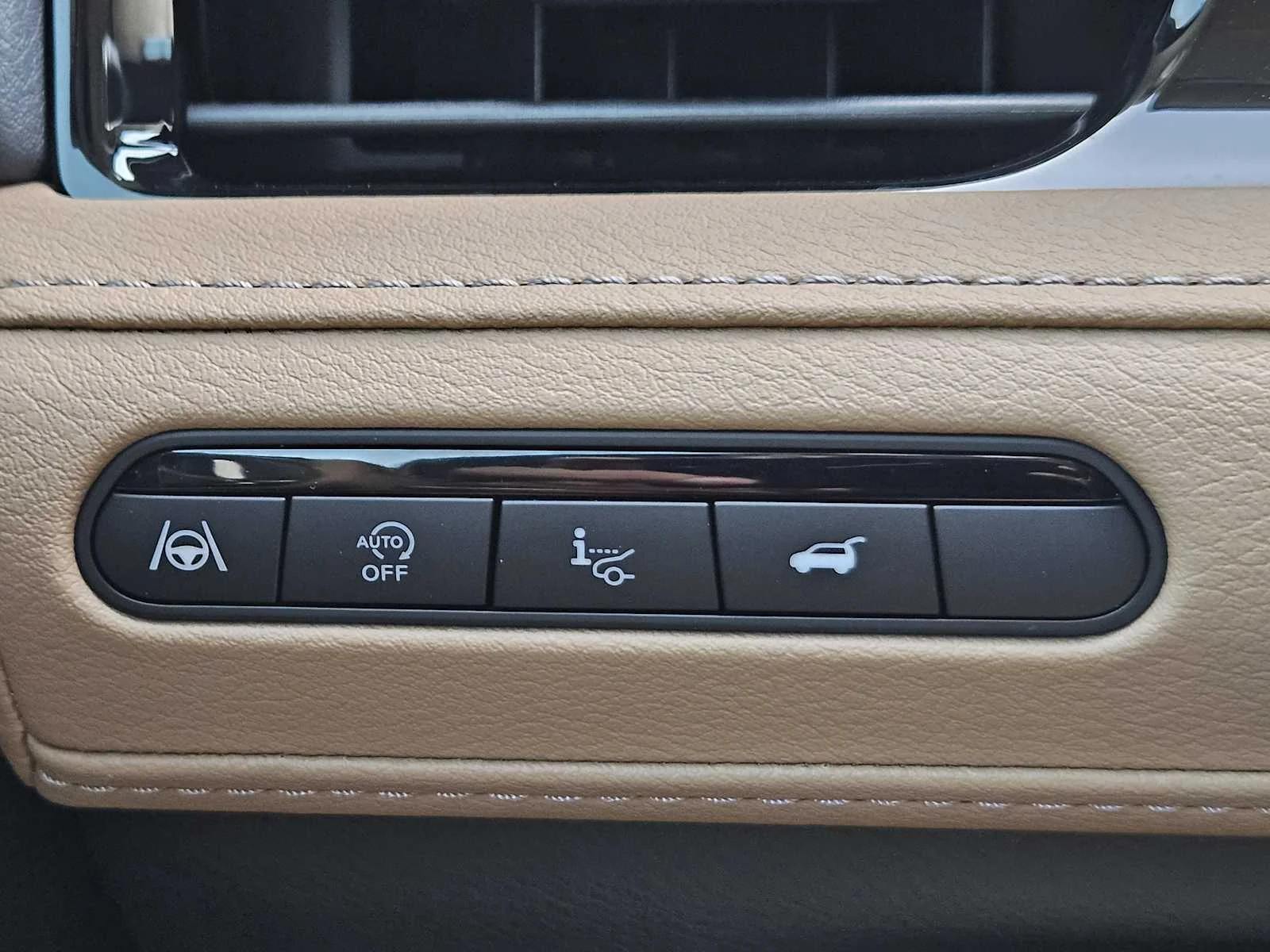 New 2027 RADIANT WHITE INFINITI Luxe 4WD image 17