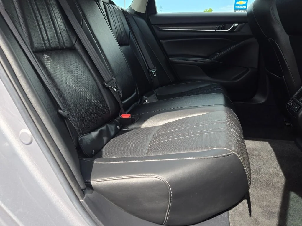 Used 2022 Silver Honda EX-L image 9