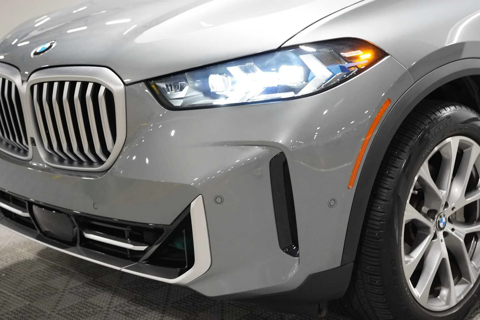 Certified Used 2025 Skyscraper Grey Metallic BMW xDrive40i image 7