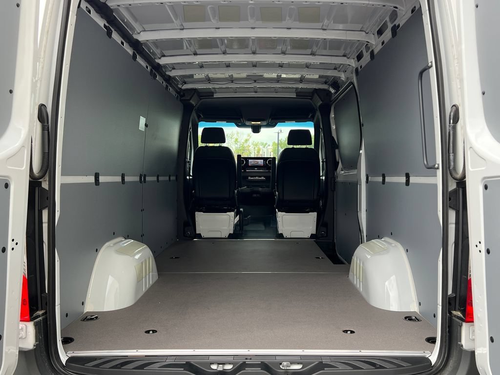 New 2026 Arctic+White Mercedes-Benz Cargo 144 WB image 36