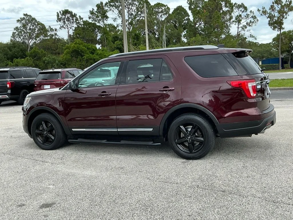 Used 2018 Red Ford XLT image 9