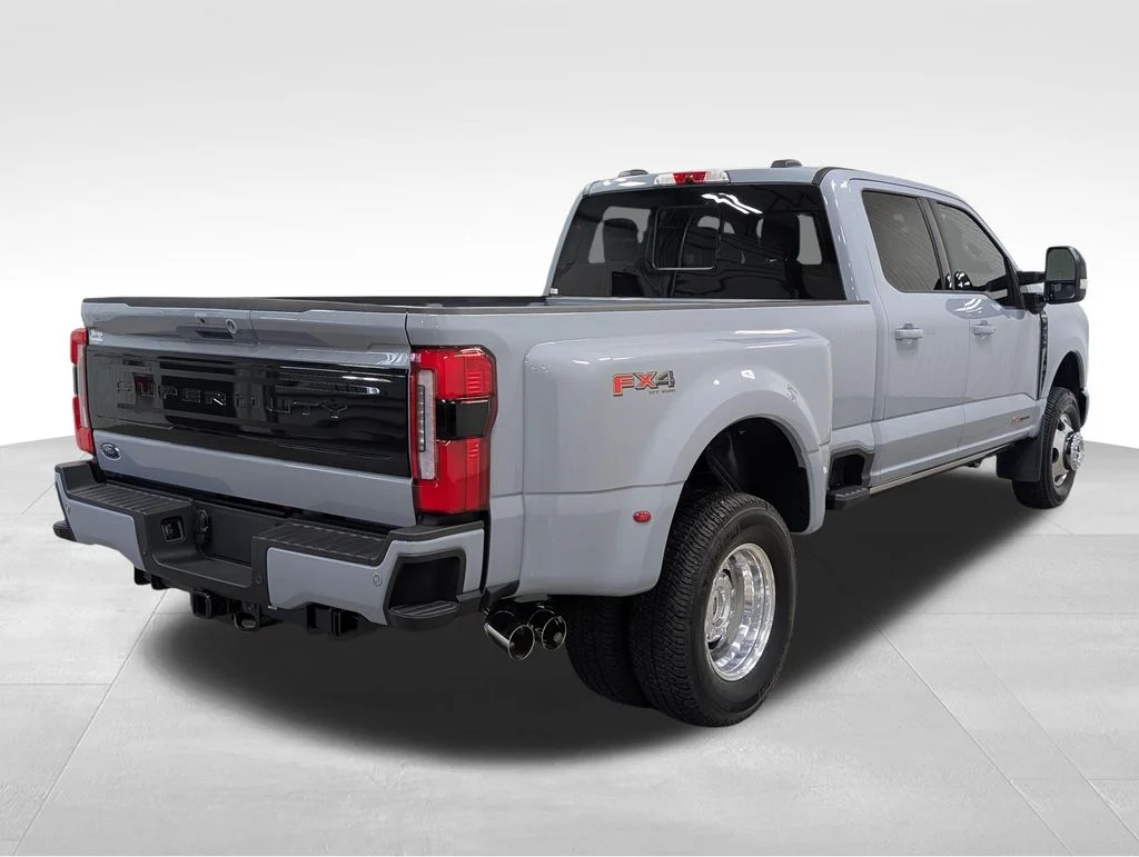 New 2026 Glacier Gray Metallic Tri-Coat Ford F-350® Platinum® image 27