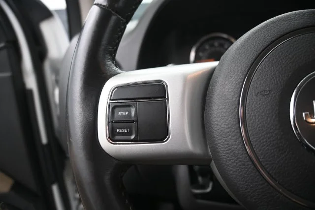 Used 2016 Bright White Clearcoat Jeep Latitude image 24