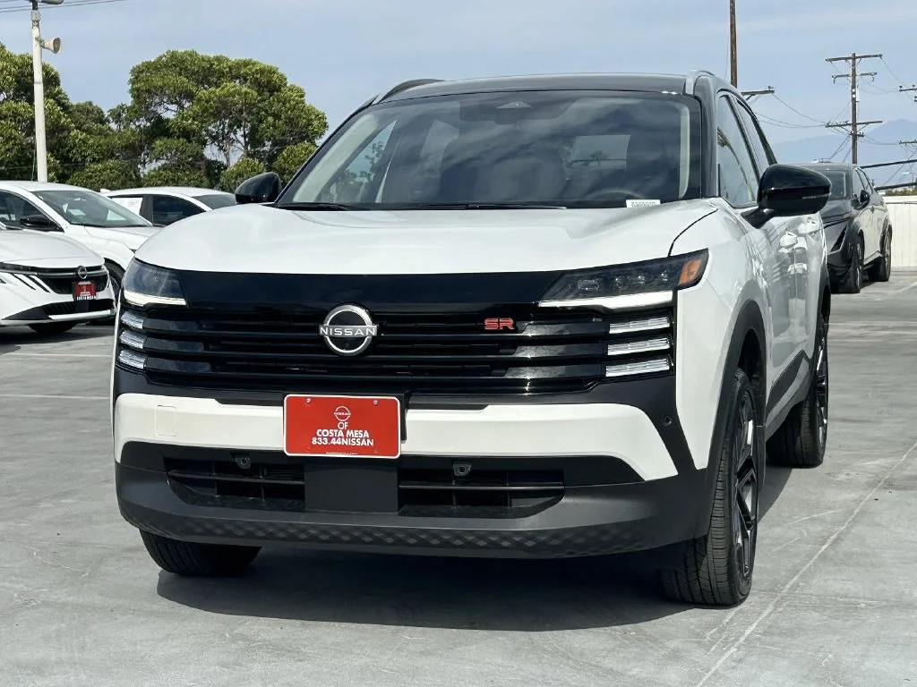 New 2026 Aspen White TriCoat / Super Black Two-tone Nissan SR image 6