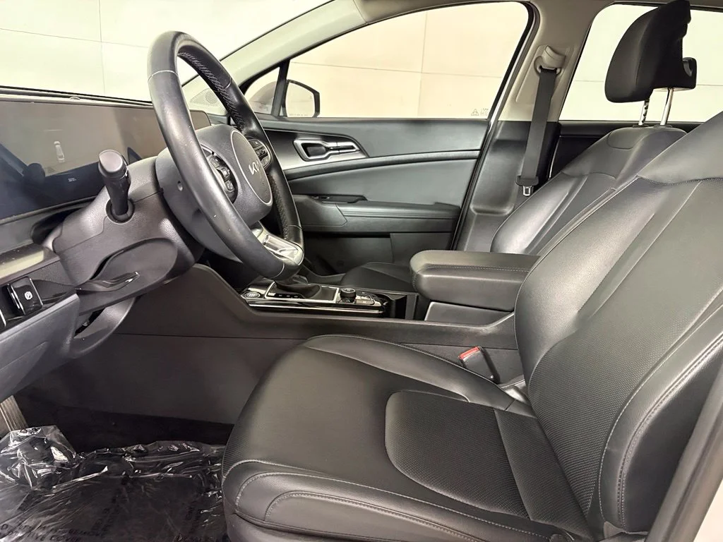 Used 2025 White Kia EX image 22