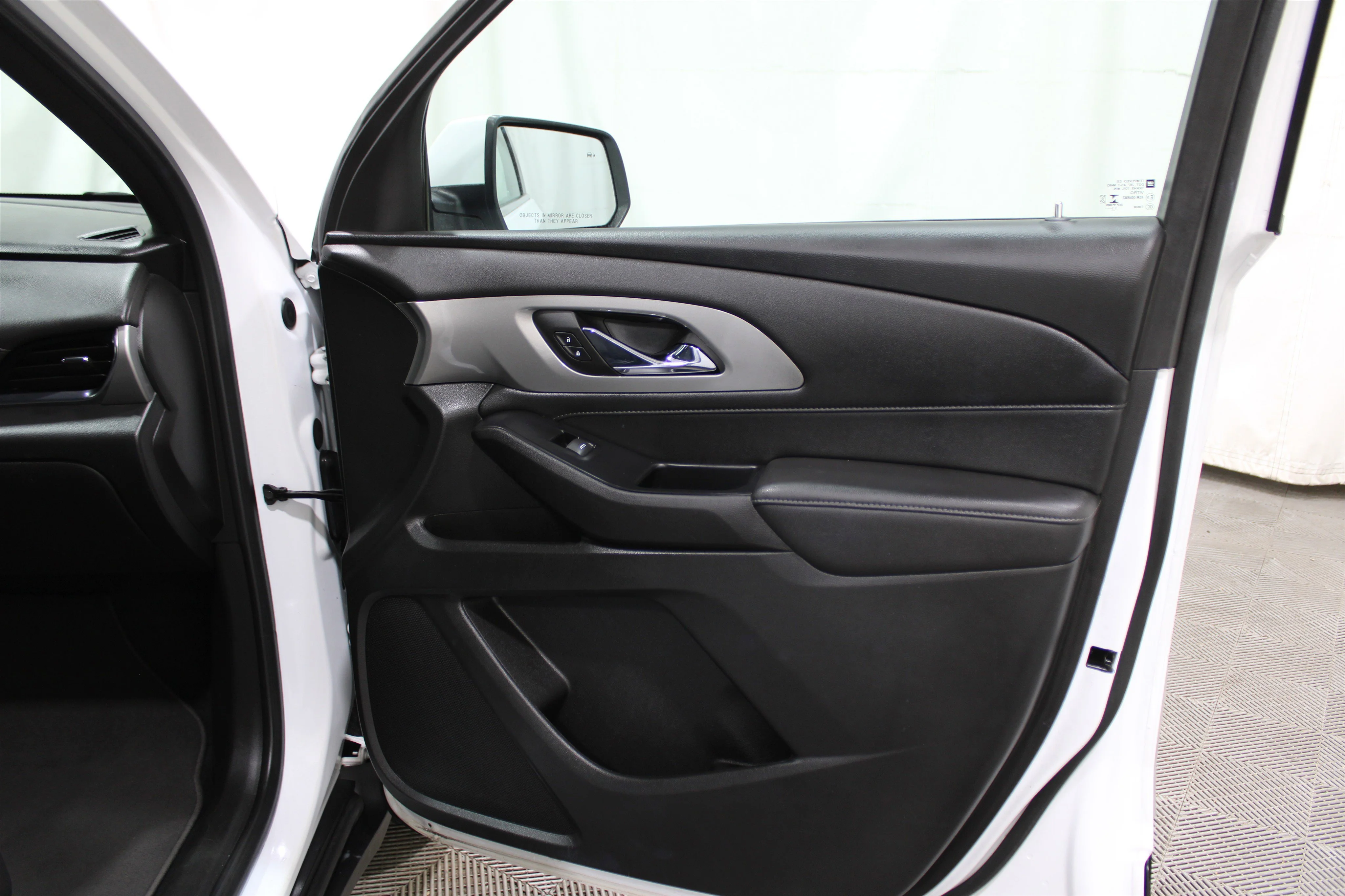 2023 Chevrolet Traverse 1LT - Photo 28