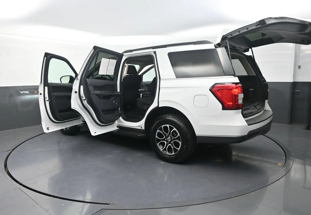 Used 2022 White Ford XL image 35