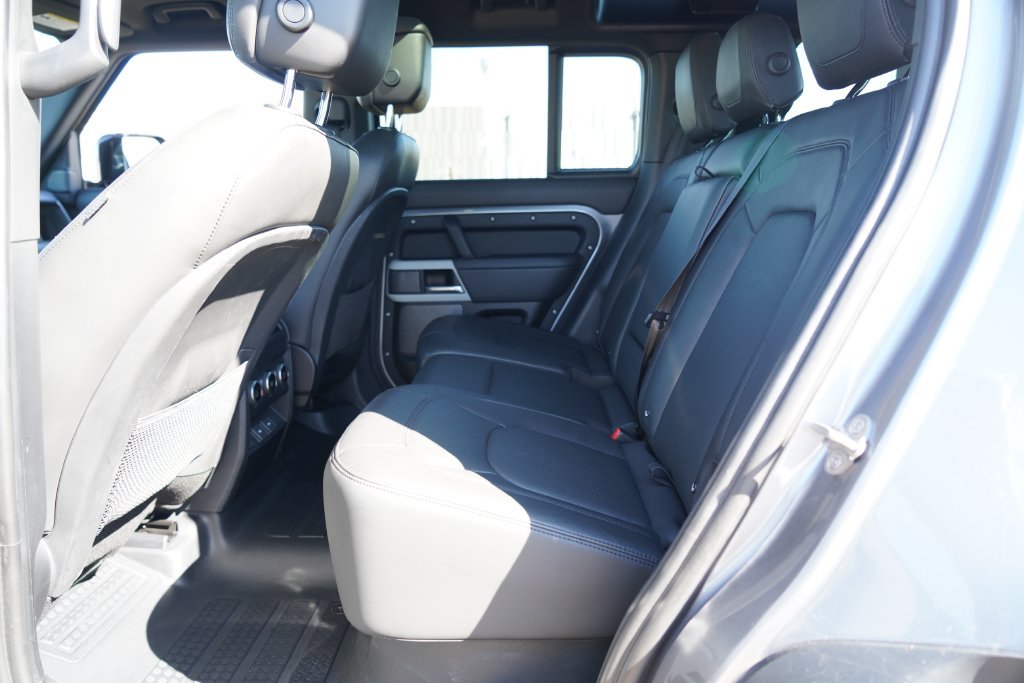 Used 2023  Land Rover S image 30