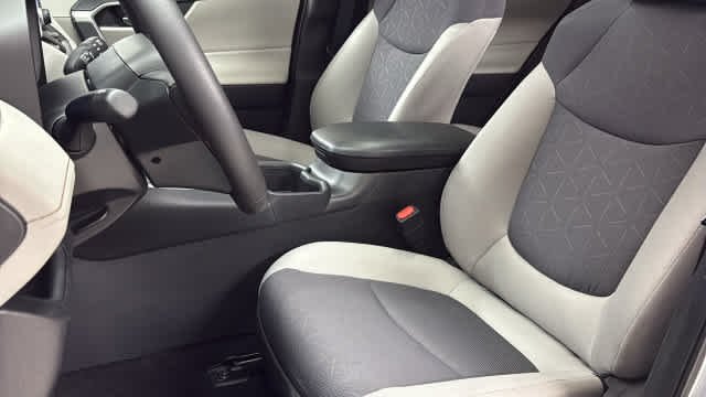 Used 2025 Silver Sky Metallic Toyota Hybrid XLE image 27