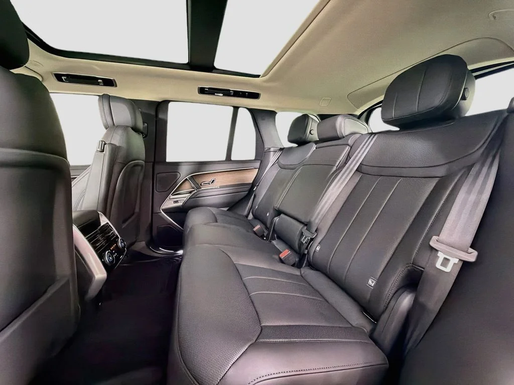 New 2026 Eiger Grey Land Rover SE image 26