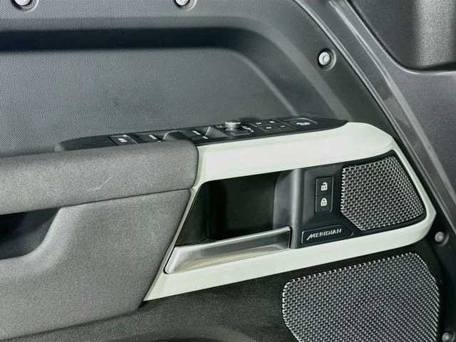 Used 2021 Eiger Grey Metallic Land Rover SE image 20