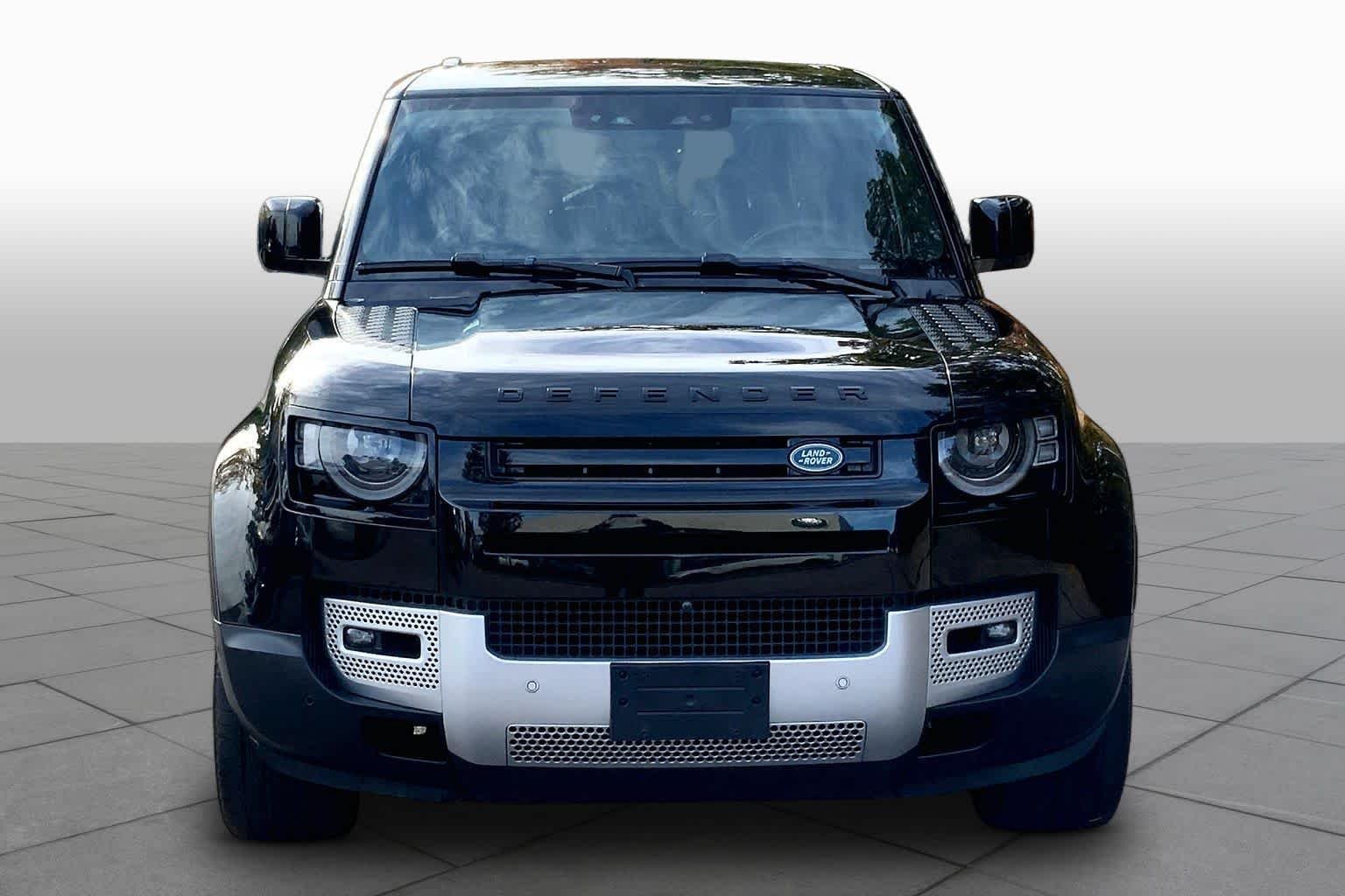Used 2024 black Land Rover S image 4