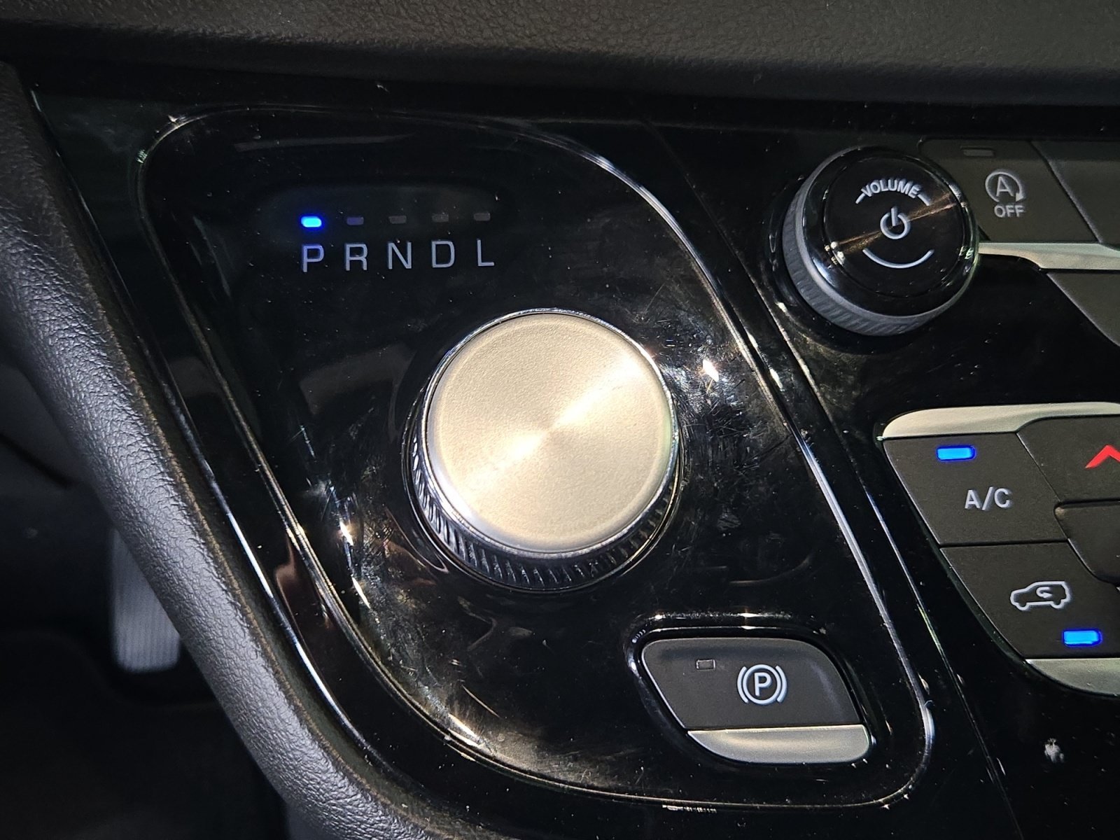Used 2025 Diamond Black Crystal Pearlcoat Chrysler Select image 19