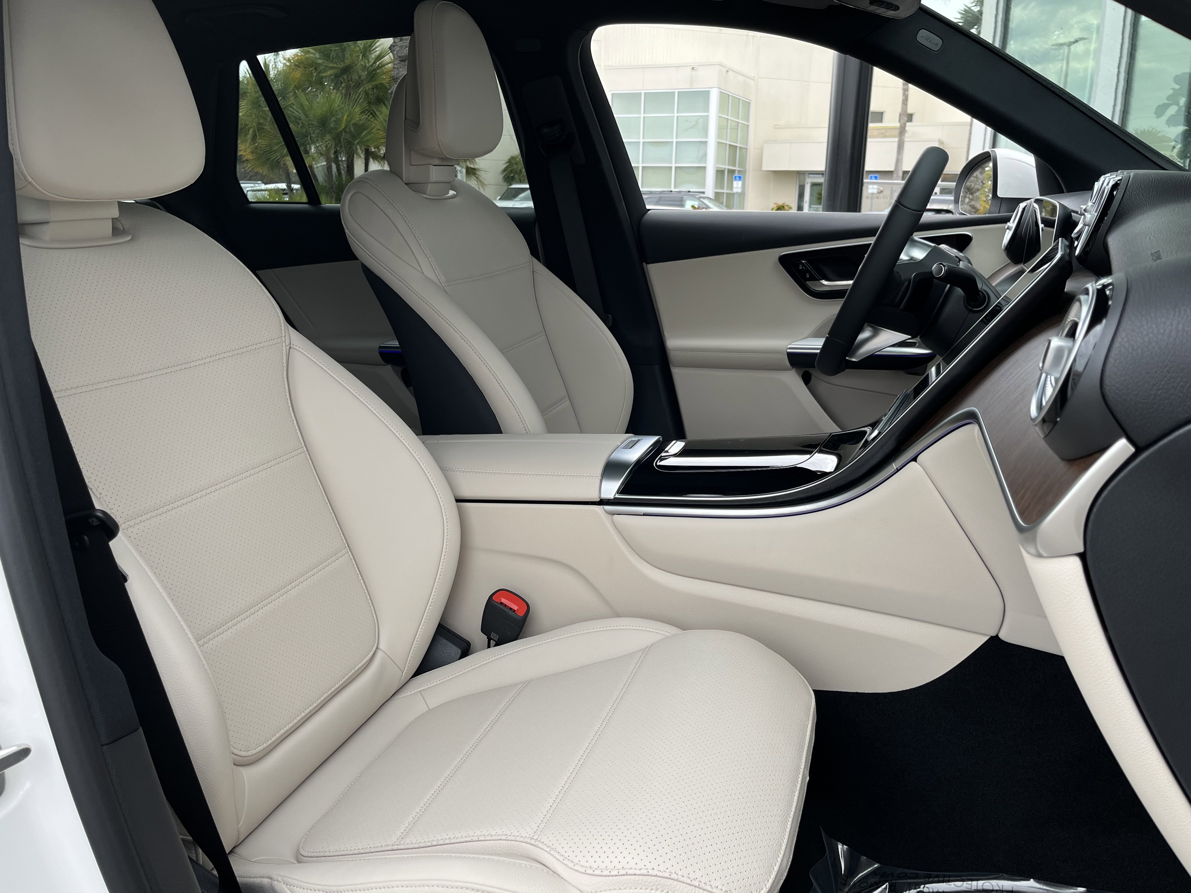 New 2026 Polar White Mercedes-Benz GLC 300 image 51