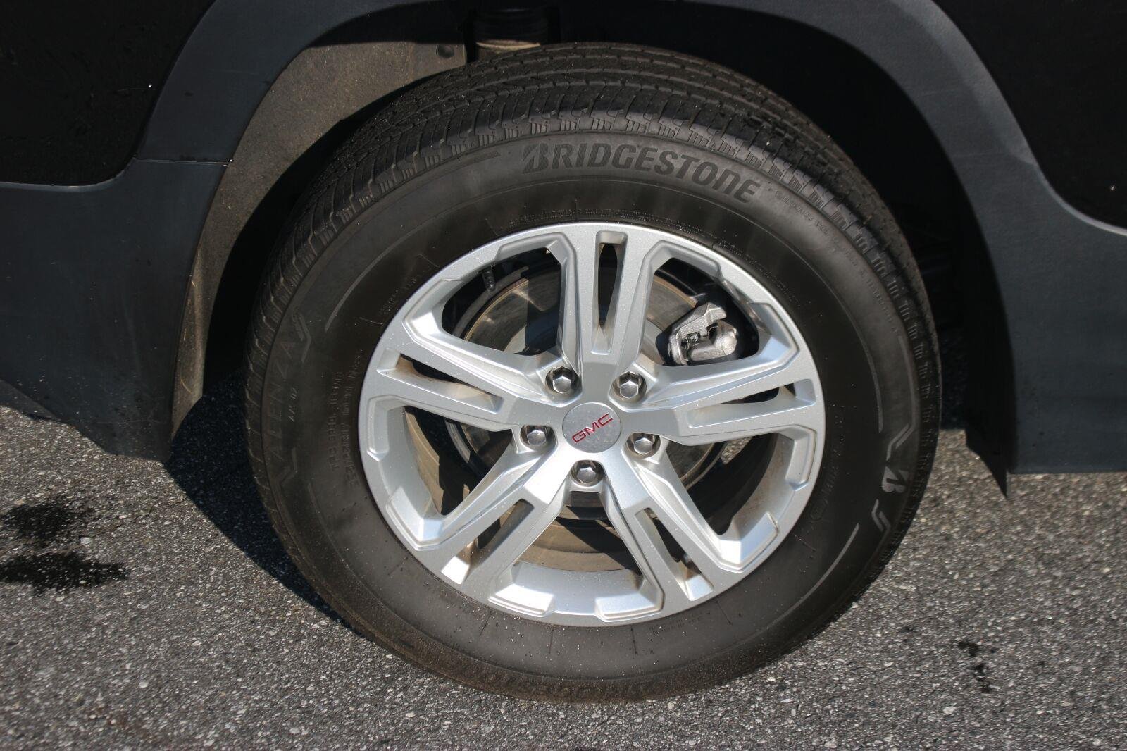 Used 2024 Ebony Twilight Metallic GMC SLE image 37