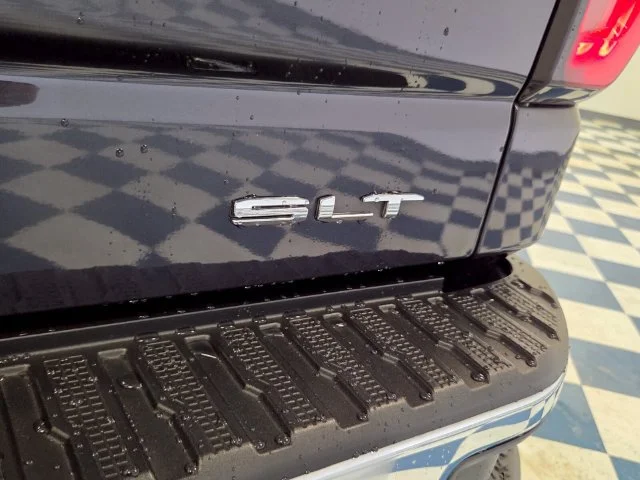 Used 2023 TITANIUM RUSH METALLIC GMC SLT image 7