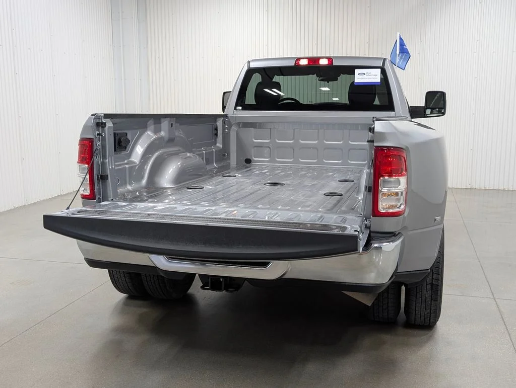 Certified Used 2024 Billet Silver Metallic Clearcoat Ram Tradesman image 18
