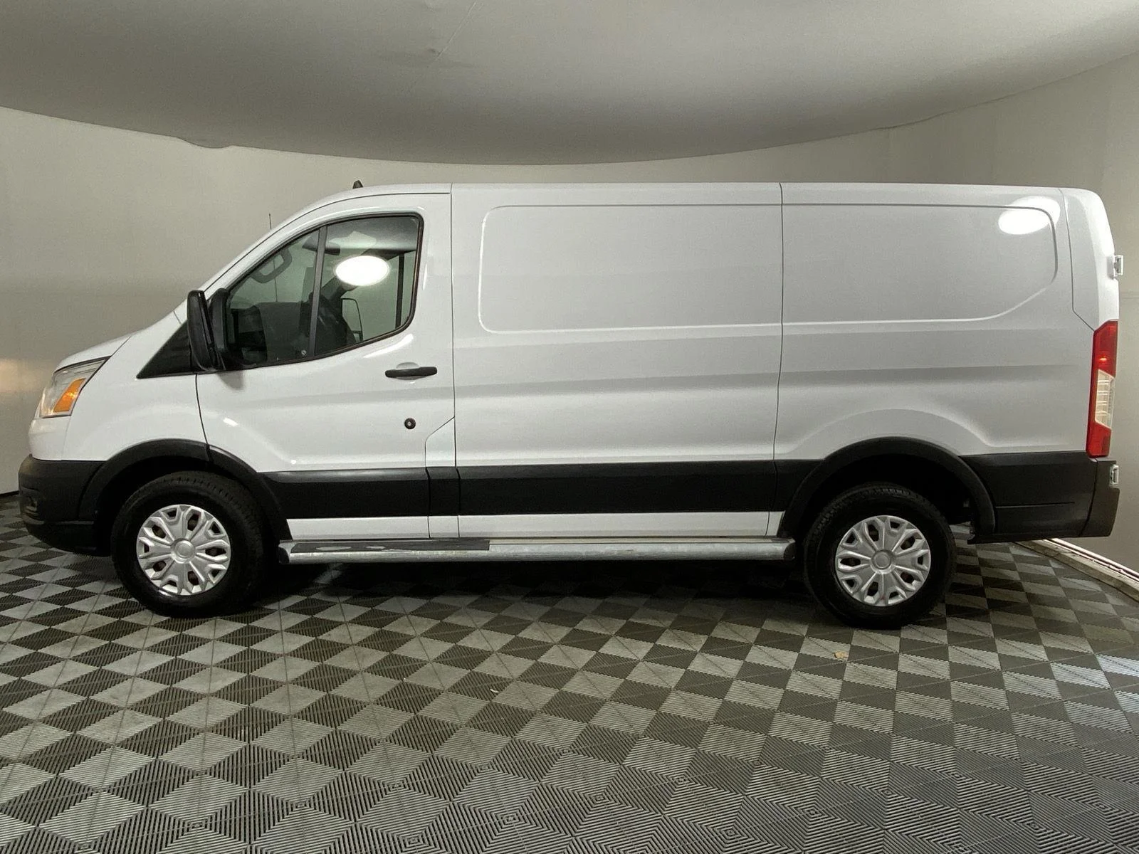 Used 2021 Oxford White Ford 250 image 10