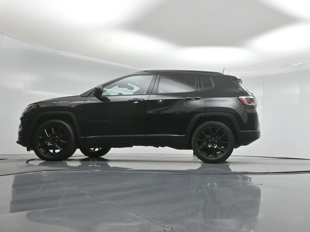 Used 2022 Black Jeep Altitude image 48