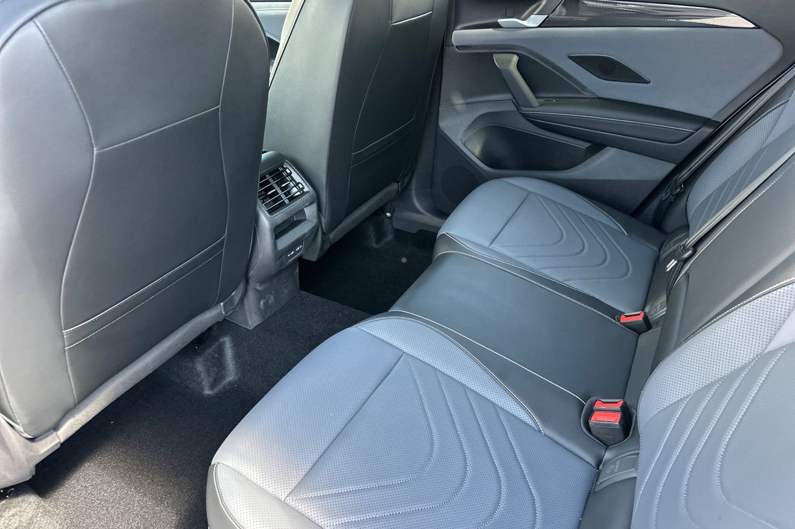 New 2026  Volkswagen 2.0T SE R-Line Black image 12