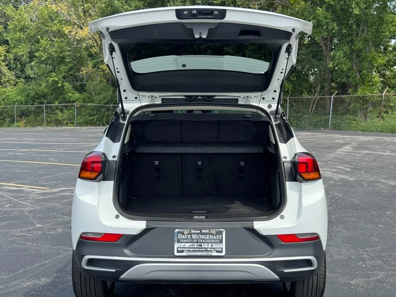 Used 2023 Summit White Buick Preferred image 5