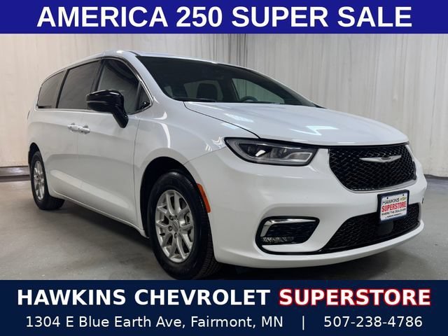 2025 Chrysler Pacifica Select