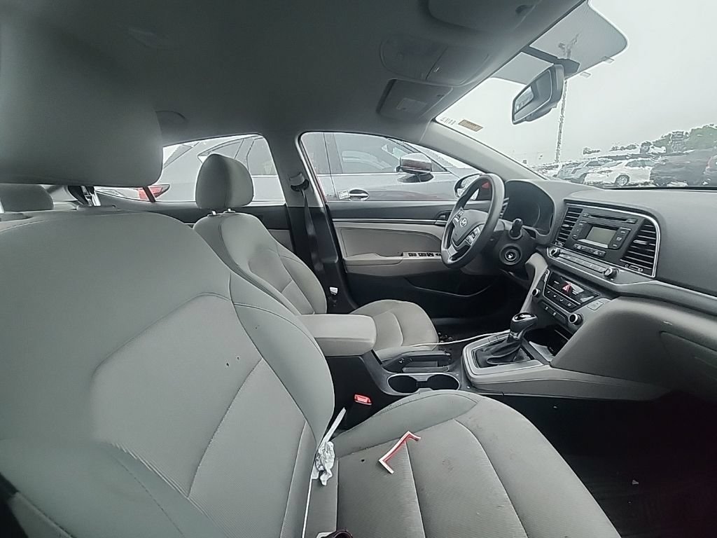 Used 2017 Red Hyundai SE image 3