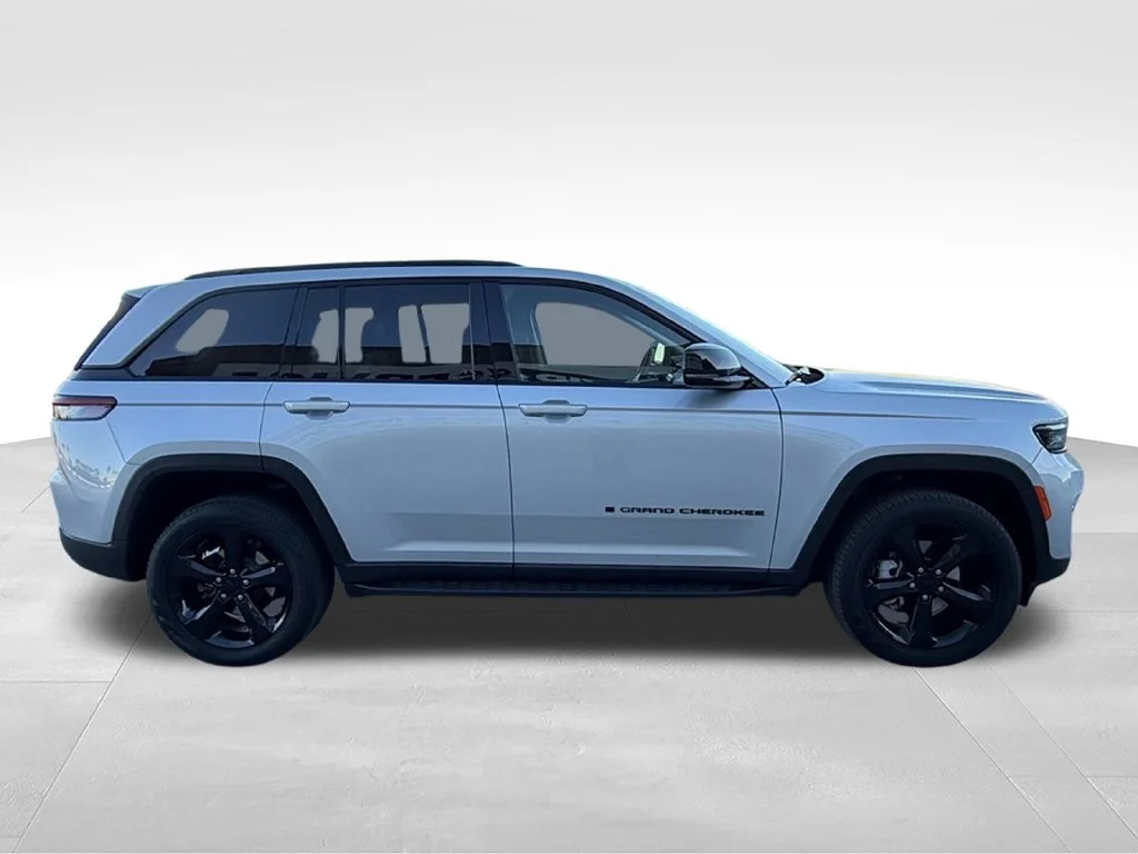 Used 2024 Silver Jeep Limited image 8