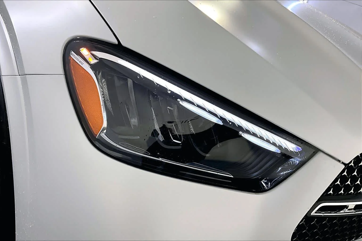 New 2026 MANUFAKTUR Moonlight White Magno Mercedes-Benz GLE 350 image 16