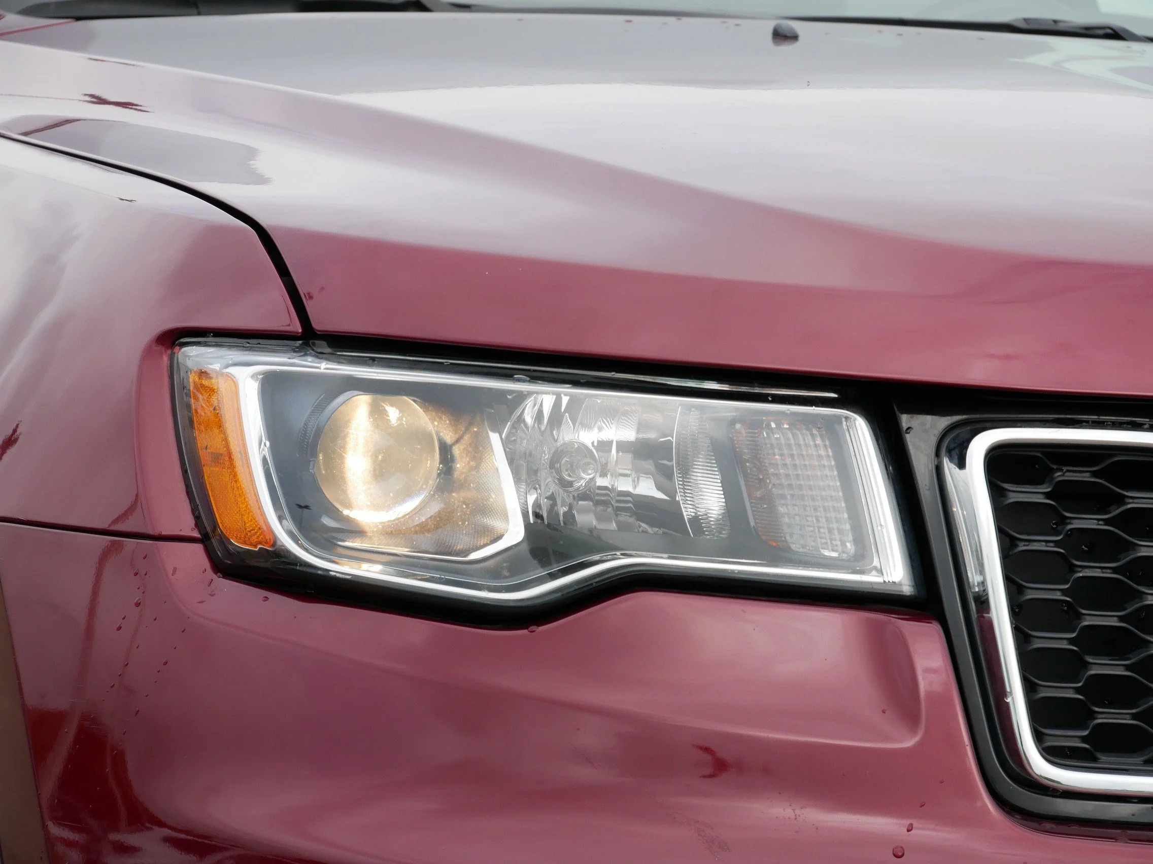 Used 2021 Velvet Red Pearlcoat Jeep Laredo E image 16