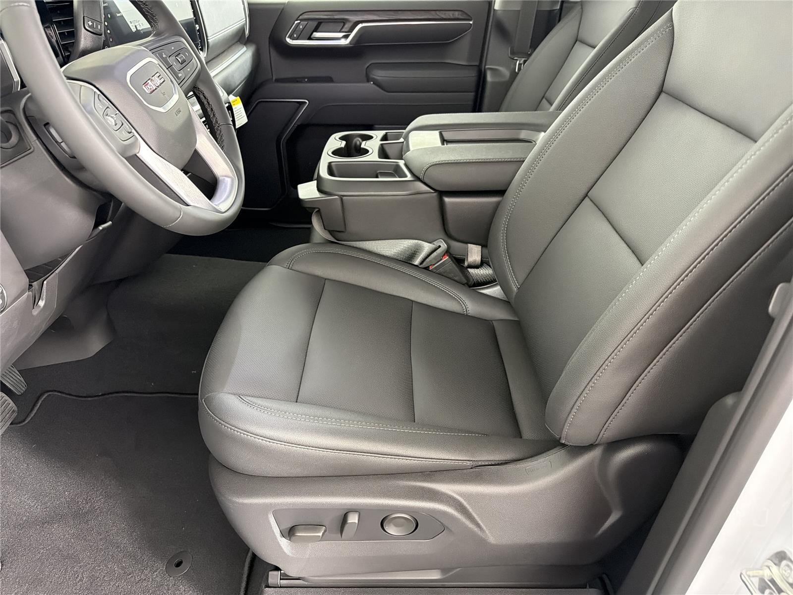 2026 GMC Sierra 1500 SLT - Photo 7