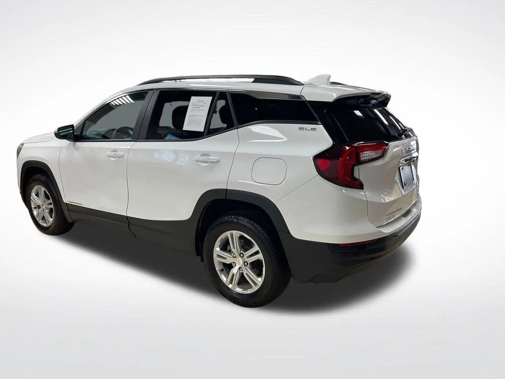 Used 2024 White GMC SLE image 3