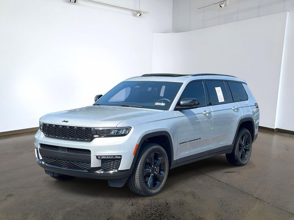 Used 2024 Silver Jeep Limited image 1