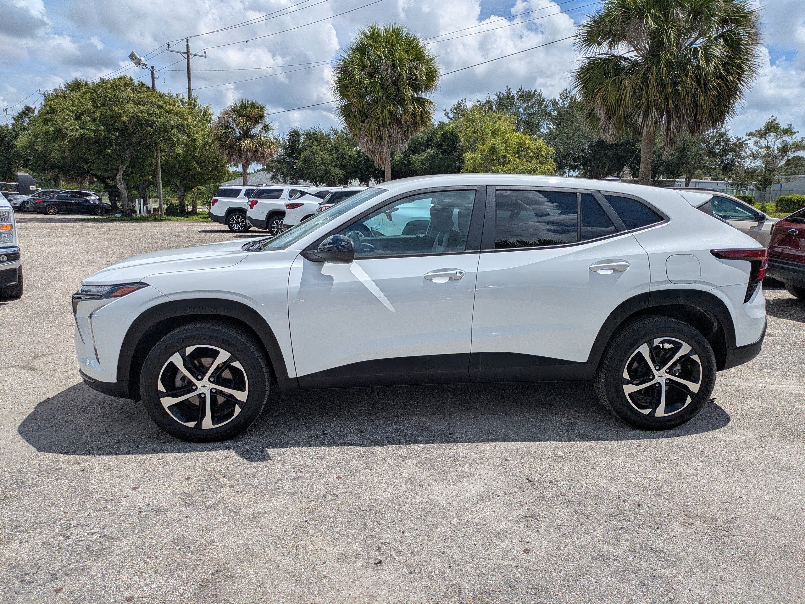 Used 2024 Summit White Chevrolet 1RS image 7