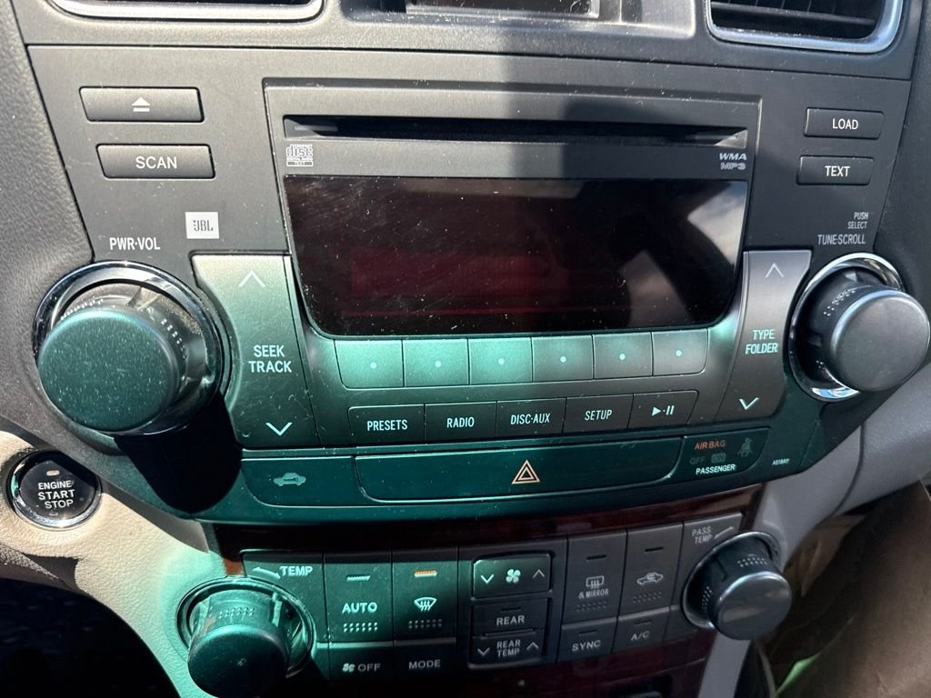 Used 2011 Silver Toyota Limited image 30