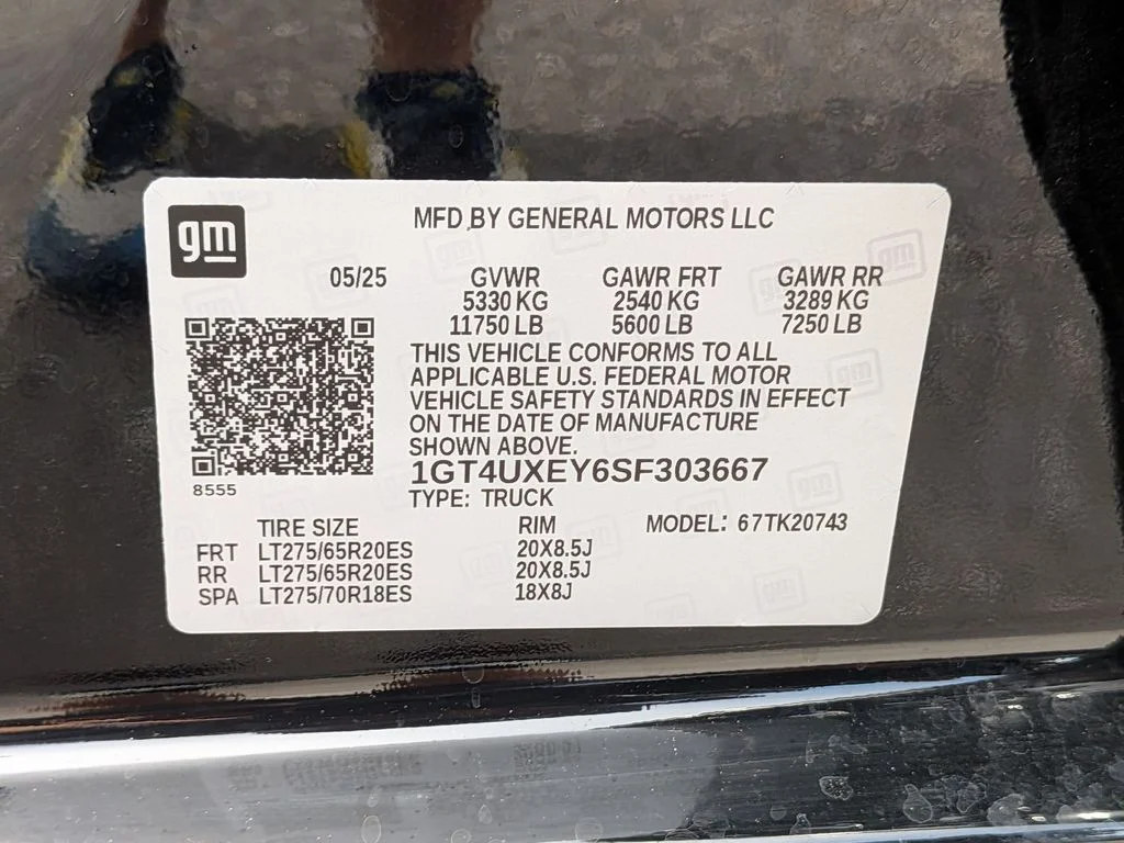 Used 2025 Black GMC Denali Ultimate image 21