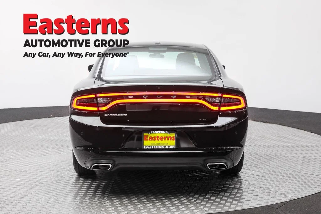 Used 2022 Black Dodge SXT image 6