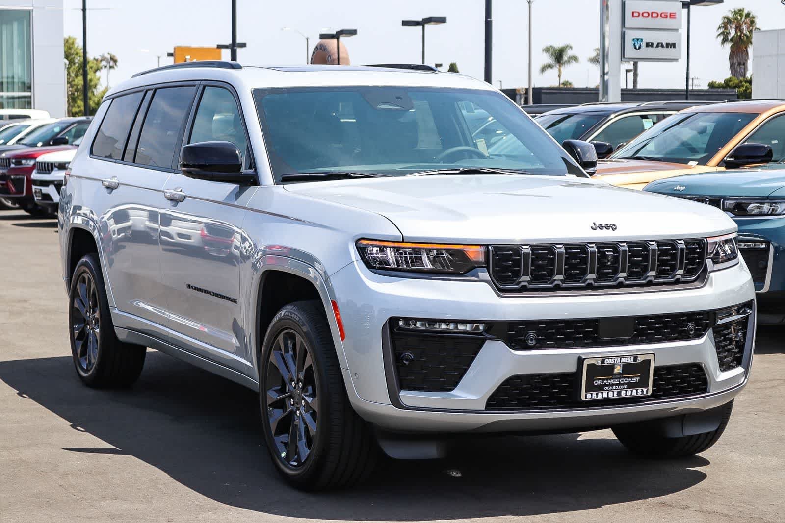 New 2026 Silver Zynith Exterior Paint Jeep Limited Reserve image 3
