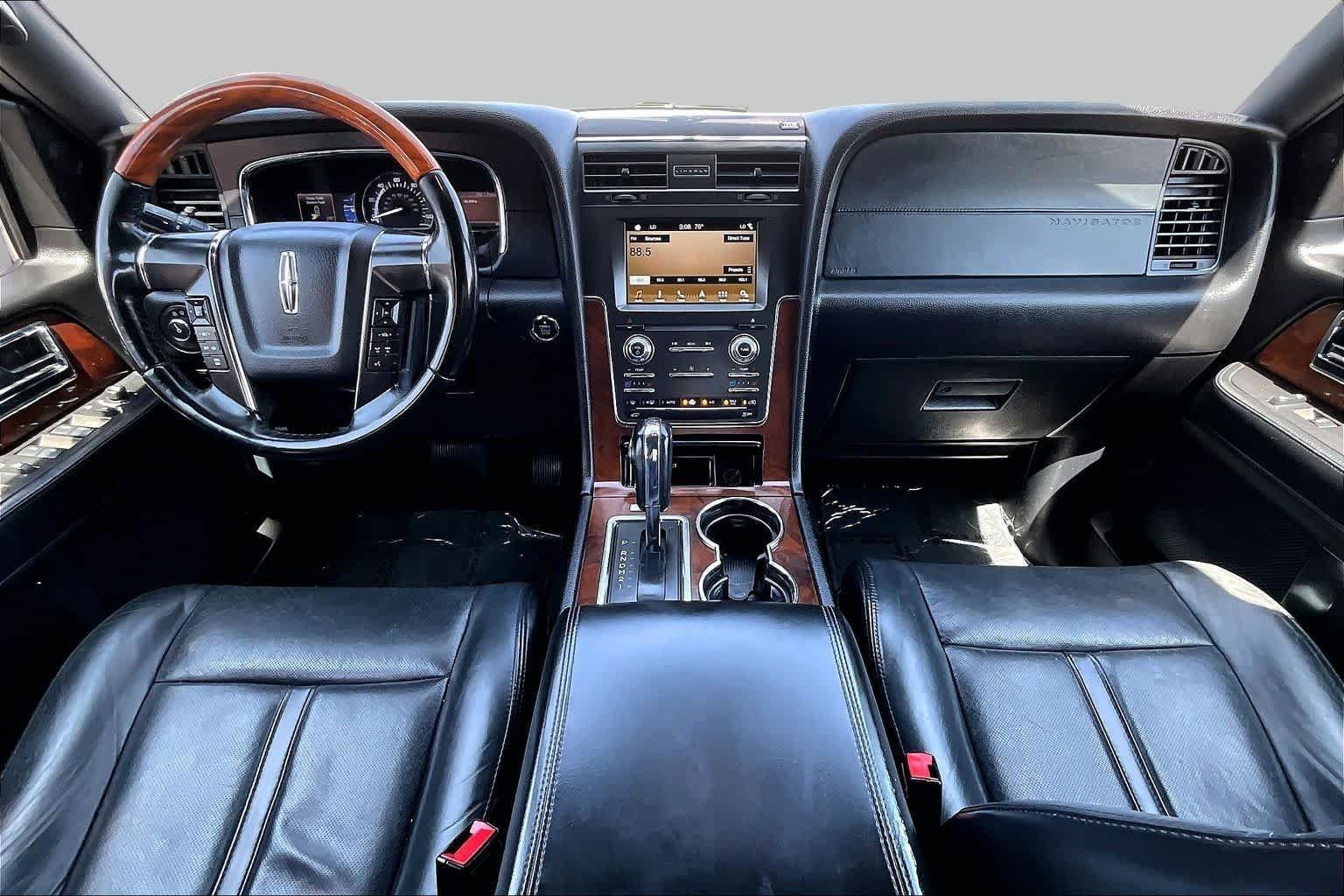 Used 2016 Black Velvet Lincoln Select image 15