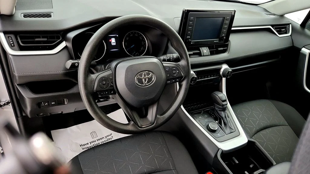 Certified Used 2022 Silver Toyota XLE image 24