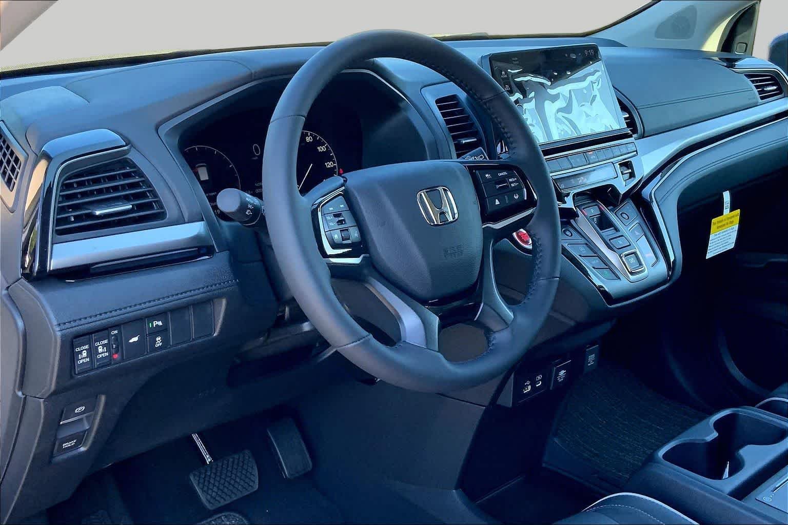 New 2027 Sonic Gray Pearl Honda Touring image 8