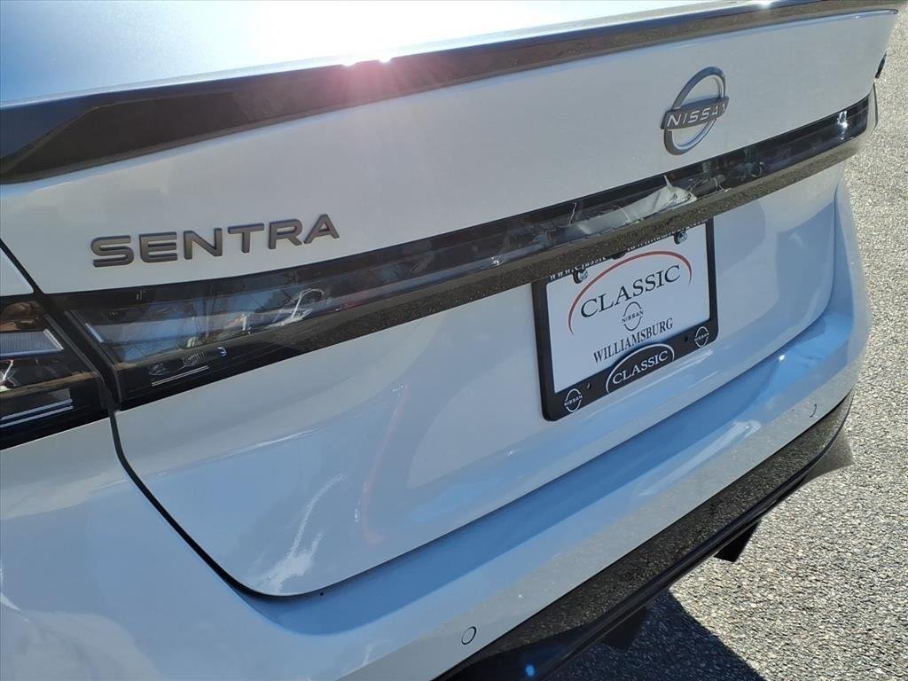 New 2026 Aspen White TriCoat / Super Black Two-tone Nissan SR image 9