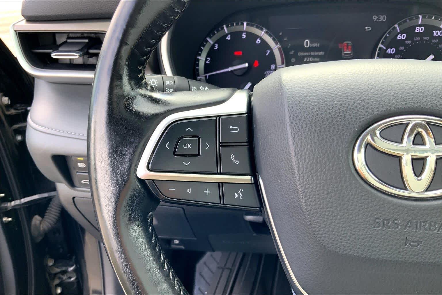 Used 2020 Midnight Black Metallic Toyota XLE image 21