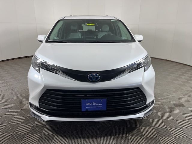 Used 2025 Toyota Sienna XLE with VIN 5TDJSKFC7SS155379 for sale in Shakopee, Minnesota