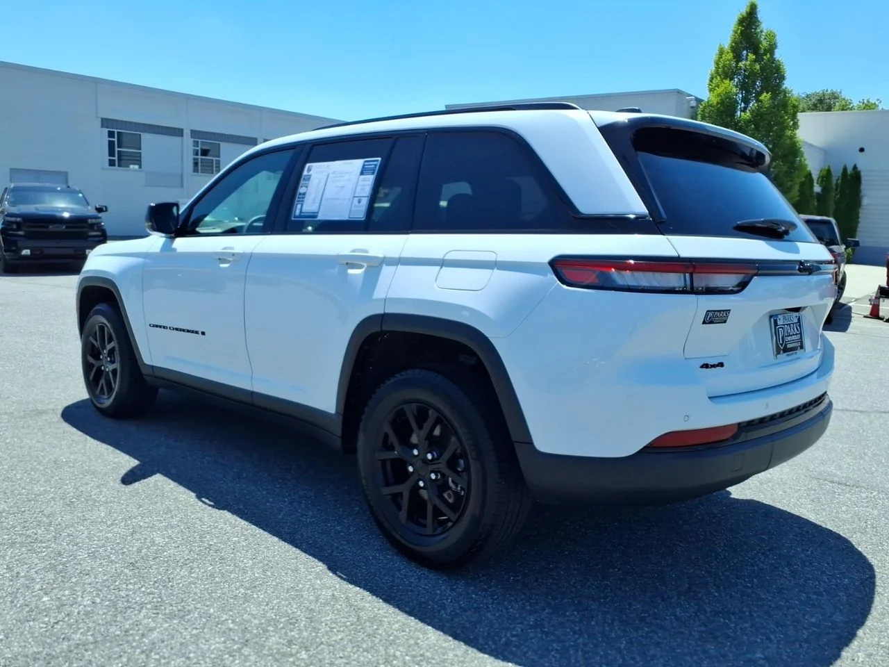 Used 2025 White Jeep Altitude image 25