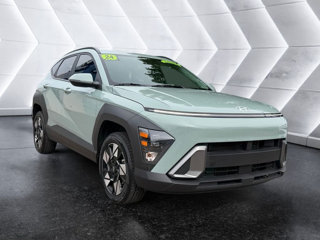 Used 2024 Green Hyundai SEL image 1