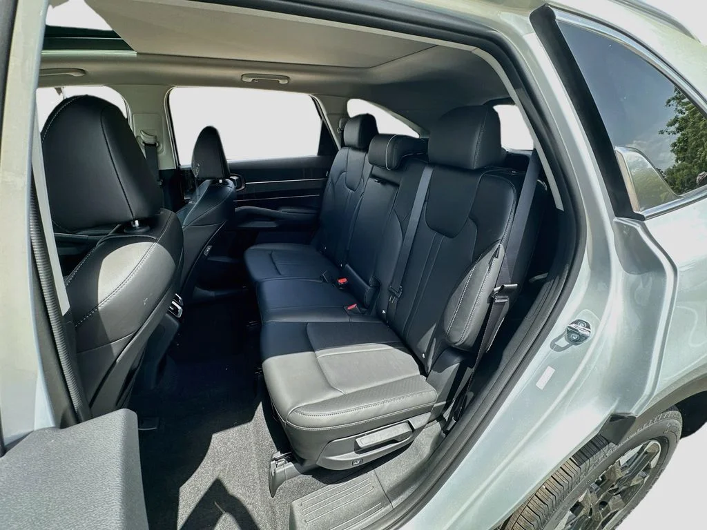 New 2026 Ivory Silver Kia S image 24