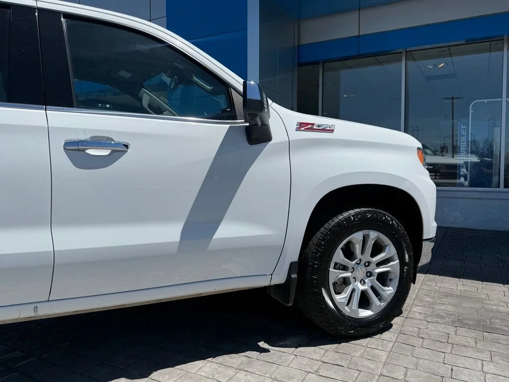 Used 2022 Summit White Chevrolet LTZ image 12
