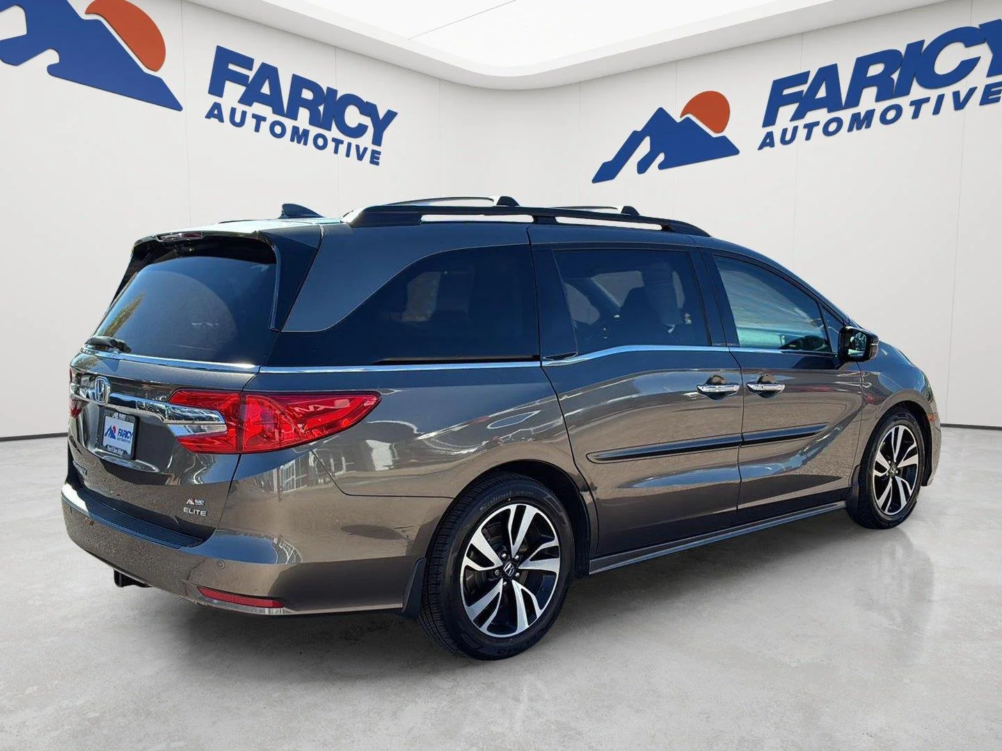 Used 2018 Pacific Pewter Metallic Honda Elite image 5