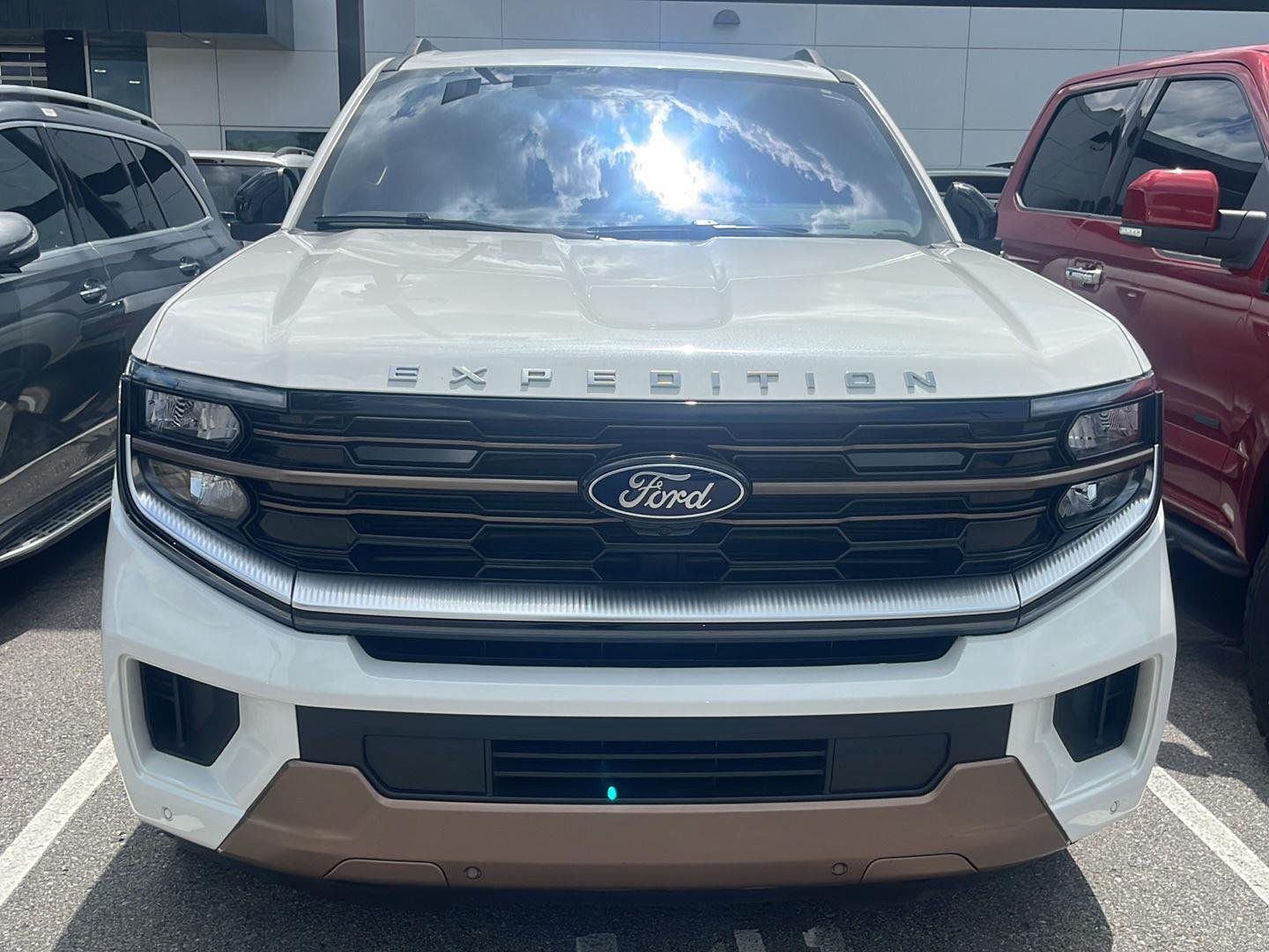 Used 2025 Star White Metallic Tri-Coat Ford King Ranch image 2